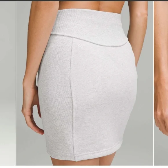 Lululemon Scuba HighRise Mini Skirt Heathered Core Ultra Light Gray Med NWT - Picture 4 of 9